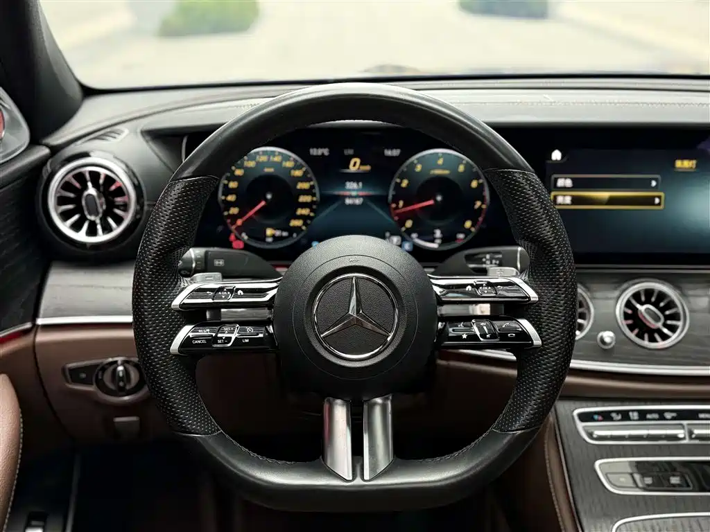 Mercedes-Benz E-Class 2022 — фото 38