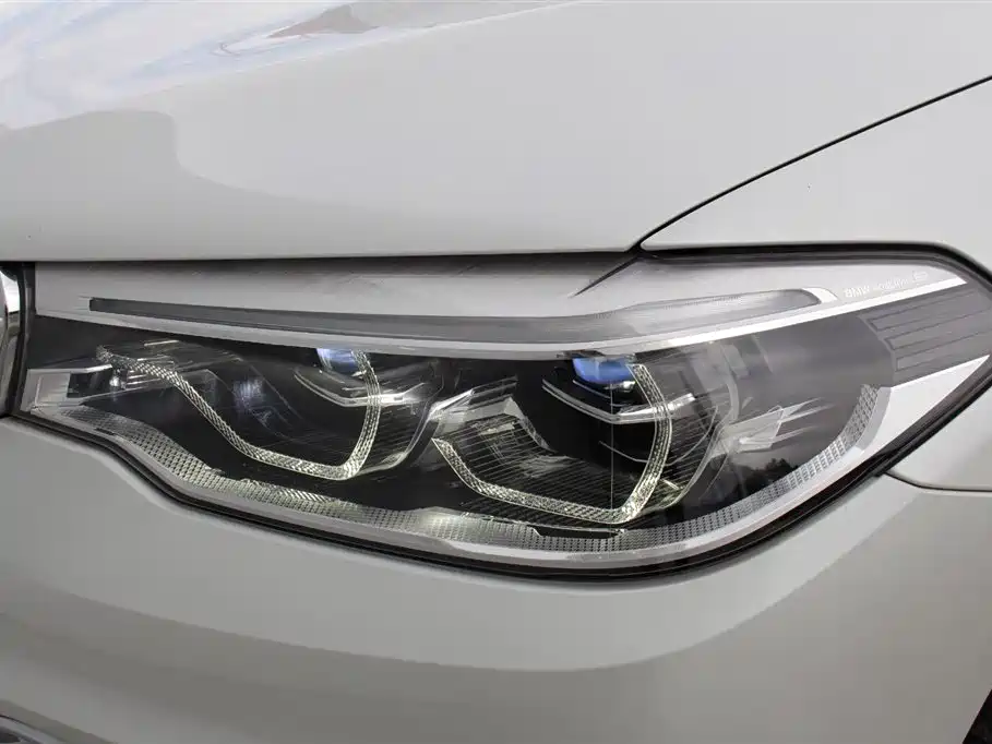 BMW 5 Series New Energy 2020 — фото 11