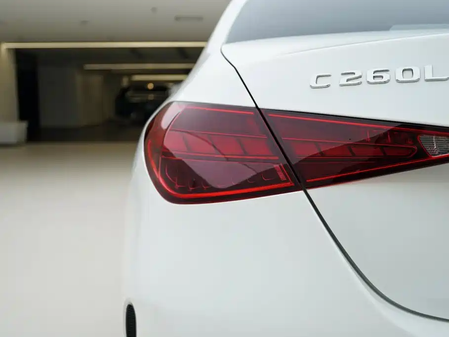 Mercedes-Benz C-Class 2024 — фото 16