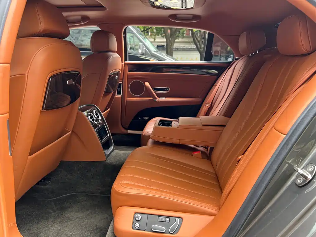 Bentley Flying Spur 2016 — фото 14