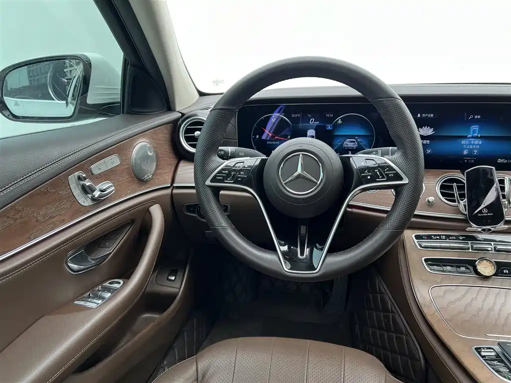 Mercedes-Benz E-Class 2022 — фото 9