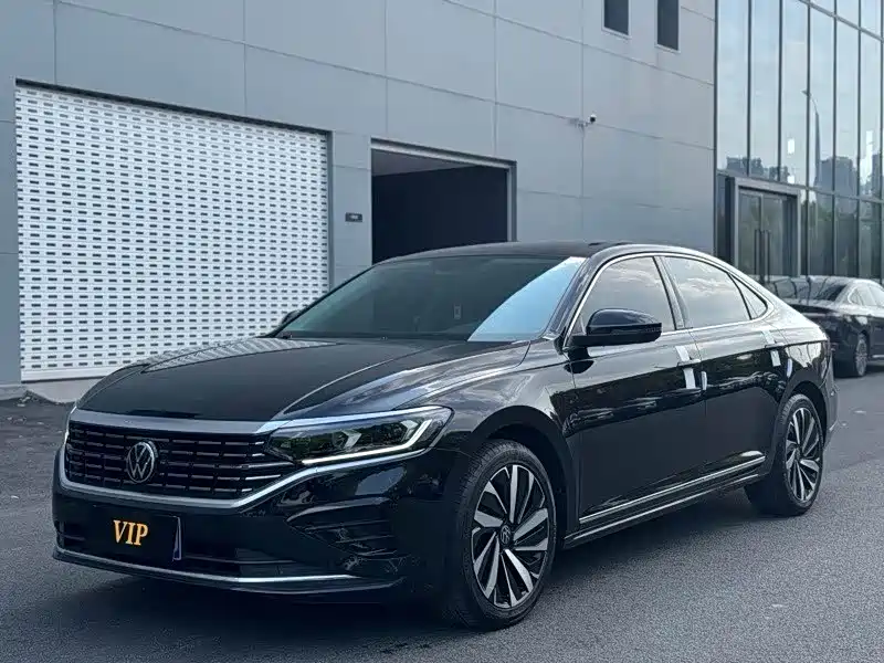 Volkswagen Passat 2023 — фото 1