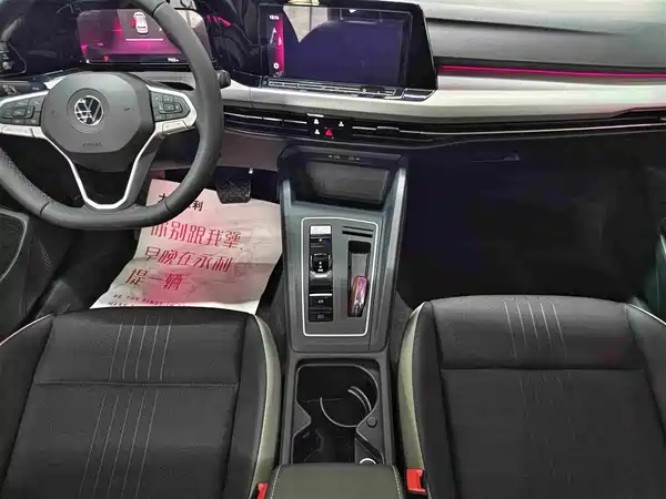 Volkswagen Golf 2025