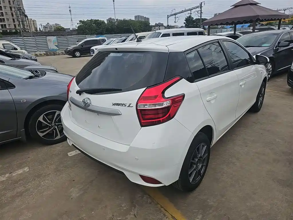 Toyota Yaris L 2021 — фото 7