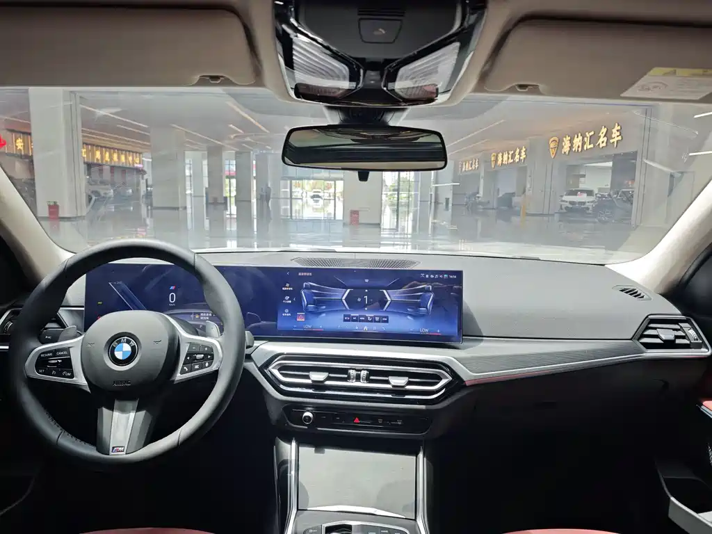 BMW 3 Series 2024 — фото 14