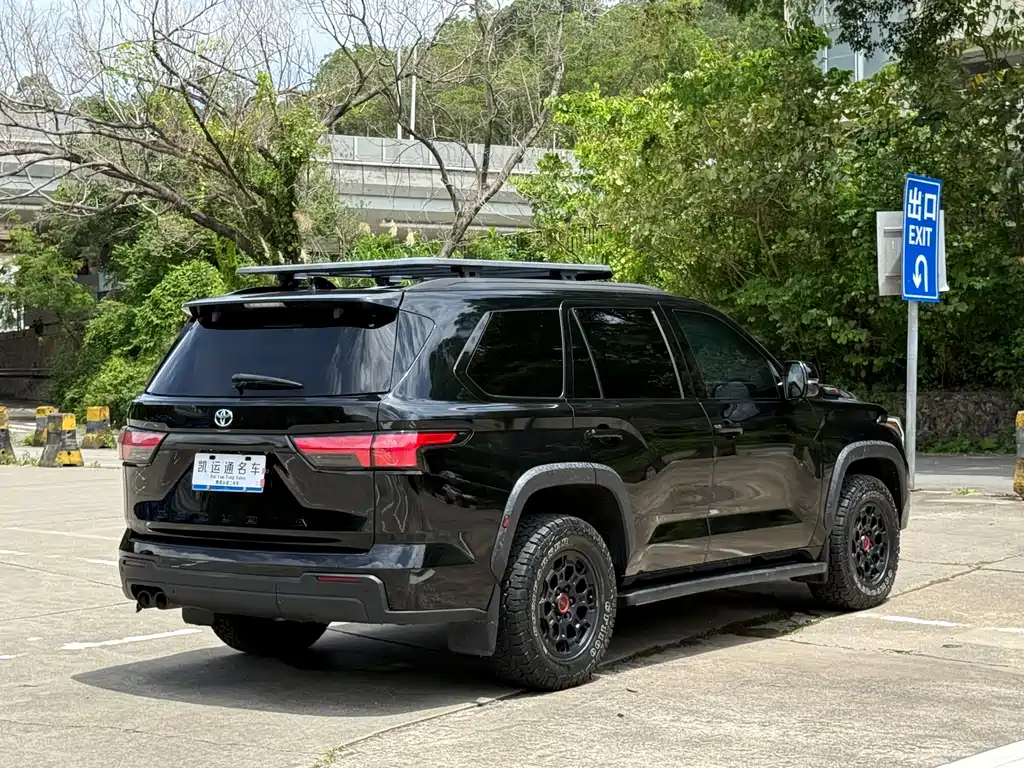Toyota Sequoia 2024 — фото 10