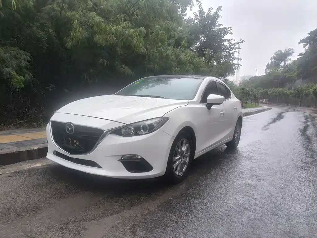 Mazda 3 Axela 2015