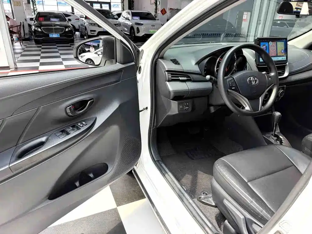 Toyota Yaris L 2022