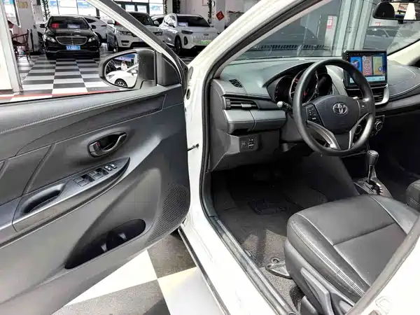 Toyota Yaris L 2022