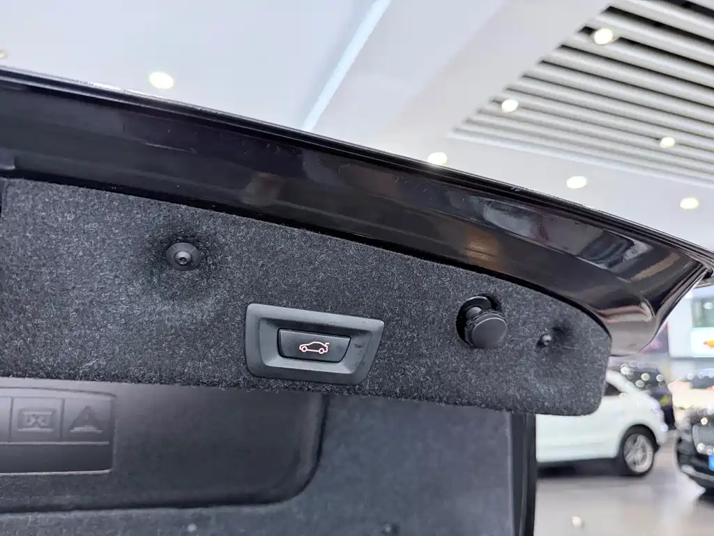 BMW 5 Series 2016 — фото 17