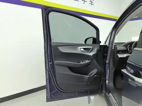 Roewe iMAX8 2022