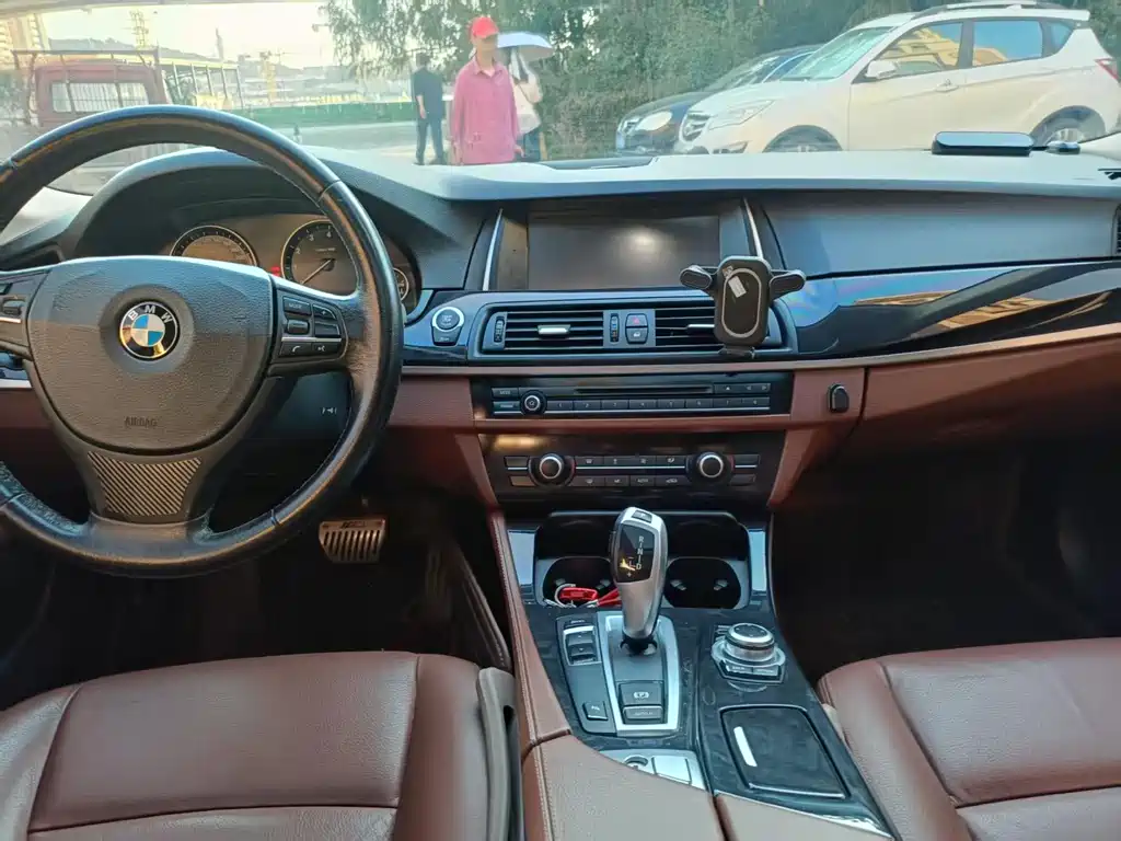 BMW 5 Series 2015 — фото 6