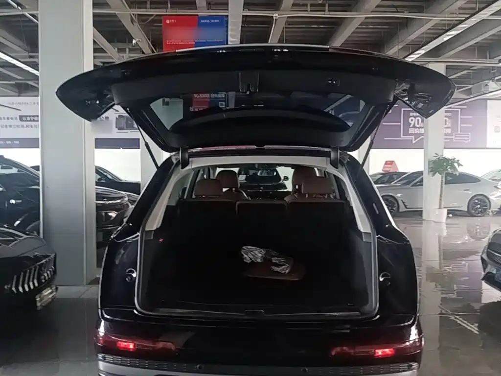 Audi Q7 2020 — фото 19