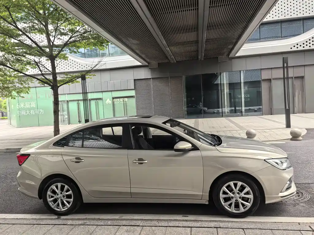 Roewe i5 2020
