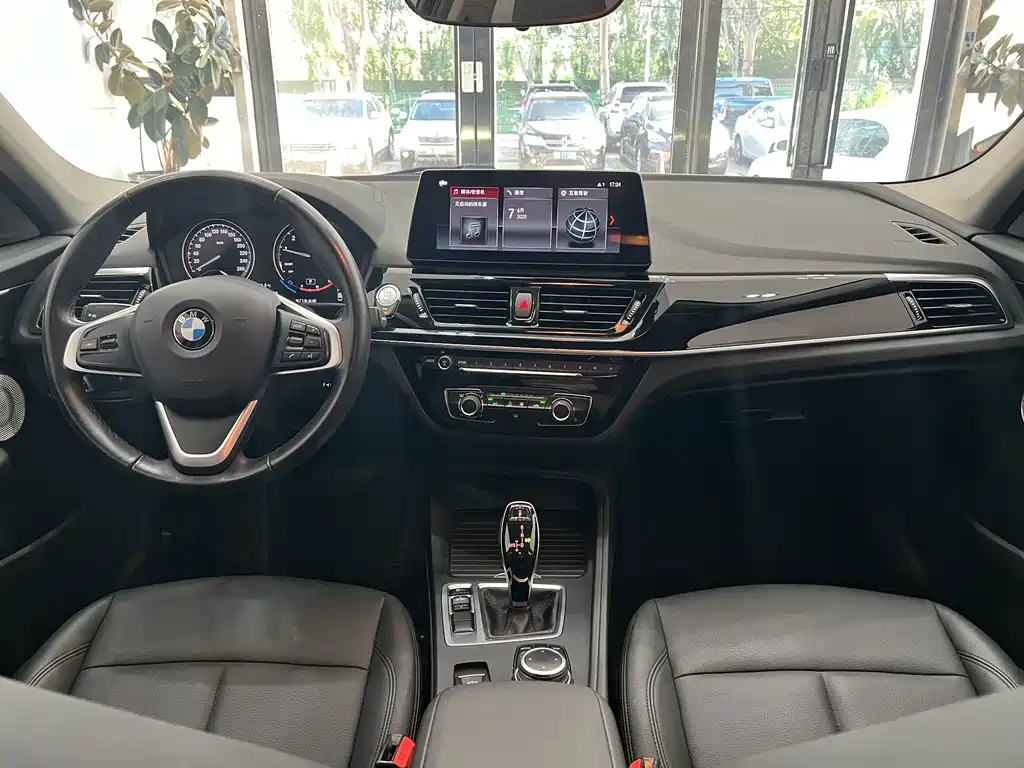 BMW 1 Series 2023 — фото 14
