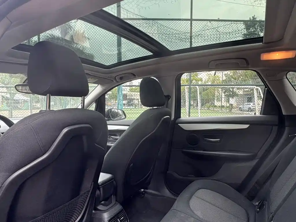 BMW 2 Series Station Wagon 2017 — фото 14