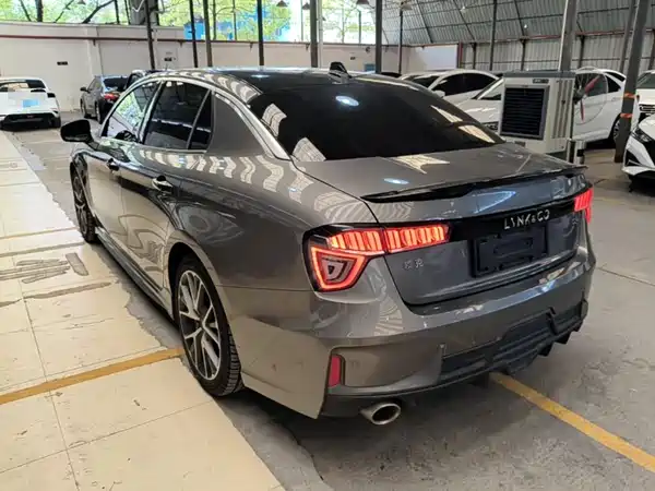 Lynk & Co 03 2022