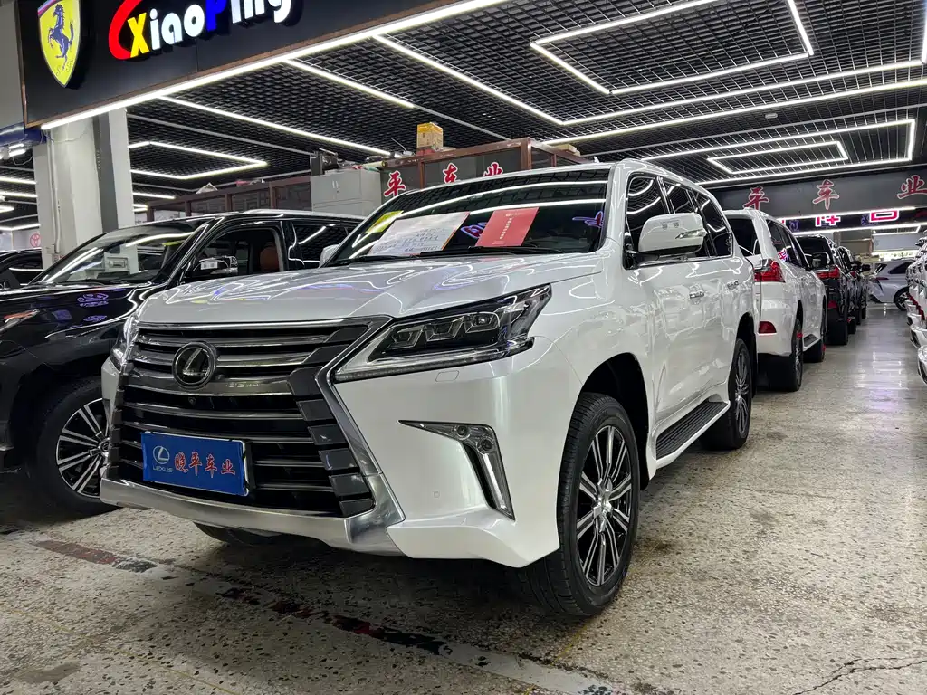 Lexus LX 2020 — фото 1