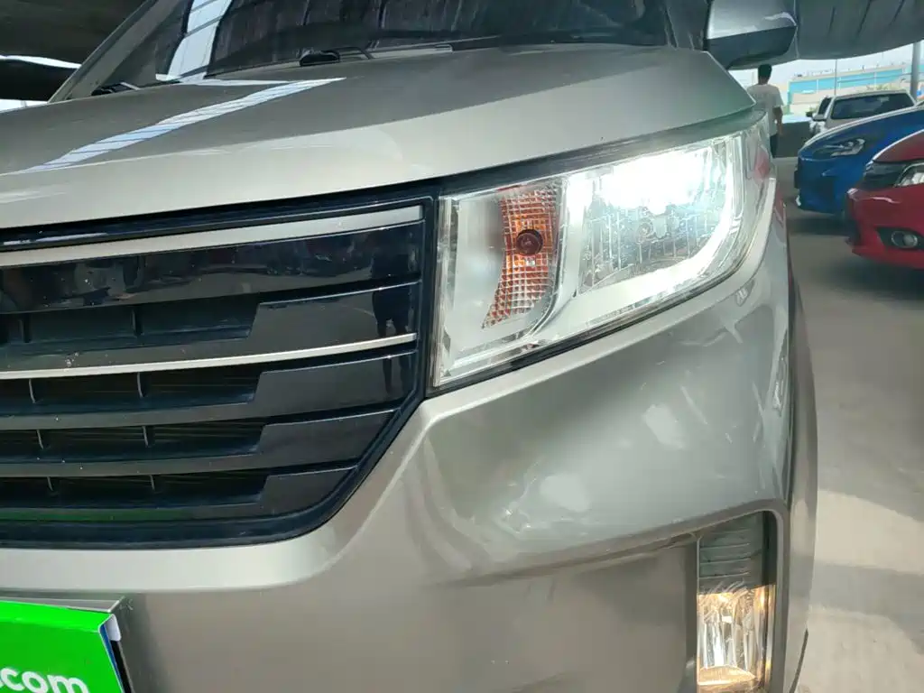Wuling Hongguang PLUS 2019 — фото 24