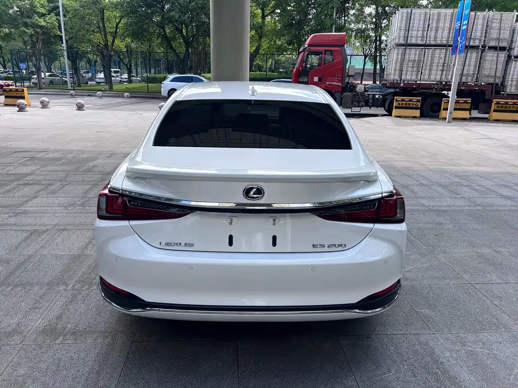 Lexus ES 2023 — фото 9