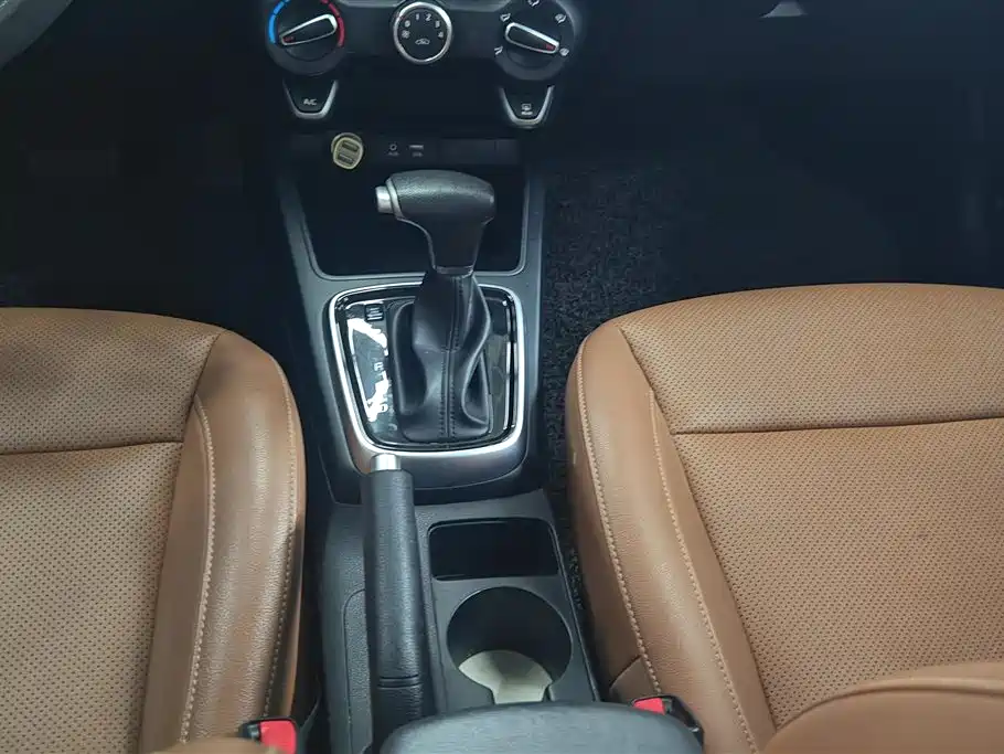 Kia KX Cross 2018 — фото 16