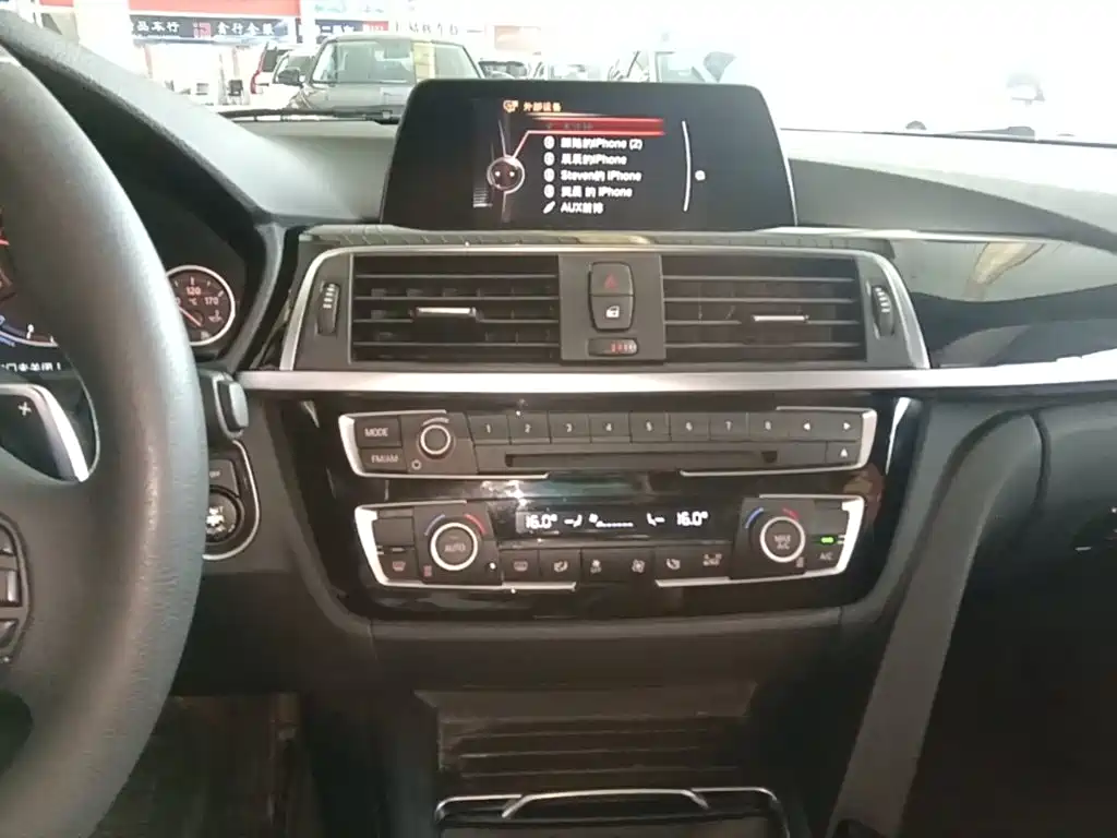 BMW 3 Series 2017 — фото 13