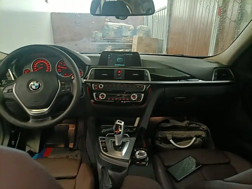 BMW 3 Series 2018 — фото 13