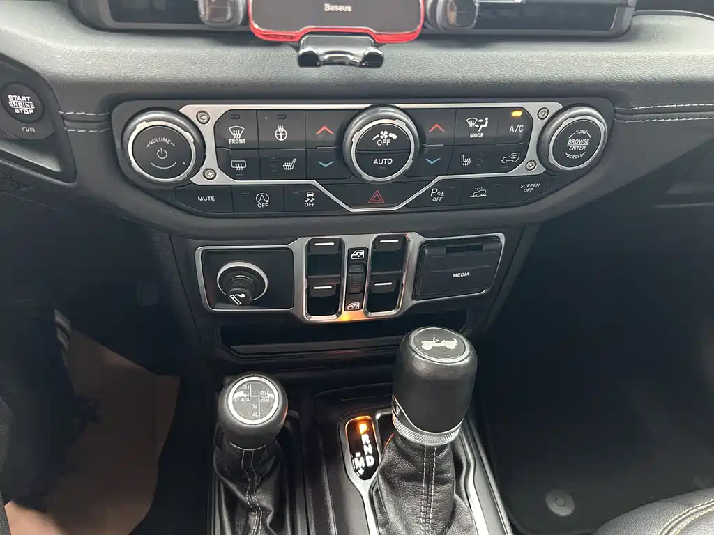 Jeep Wrangler 2023 — фото 10
