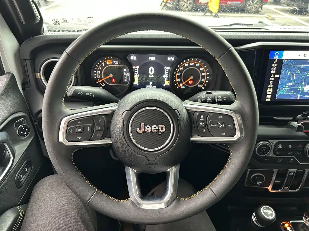 Jeep Wrangler 2023 — фото 11