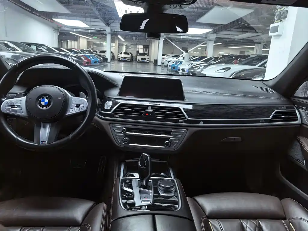 BMW 7 Series 2021 — фото 13