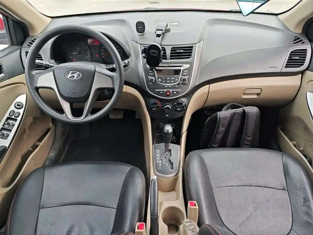 Hyundai Verna 2015 — фото 10