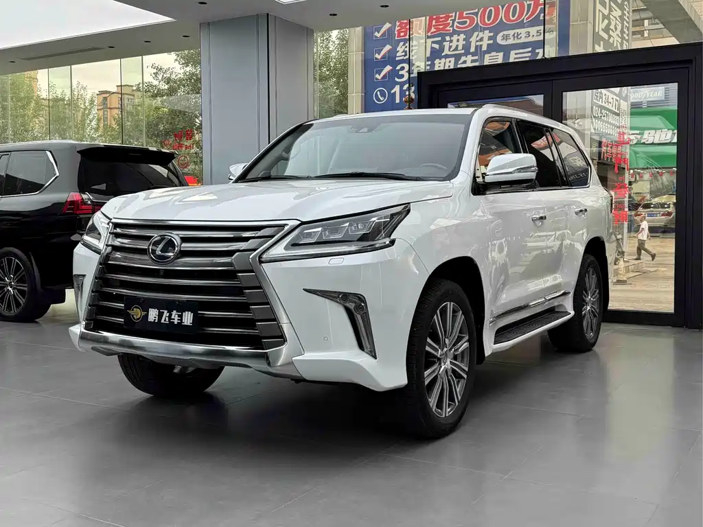 Lexus LX 2017 — фото 1