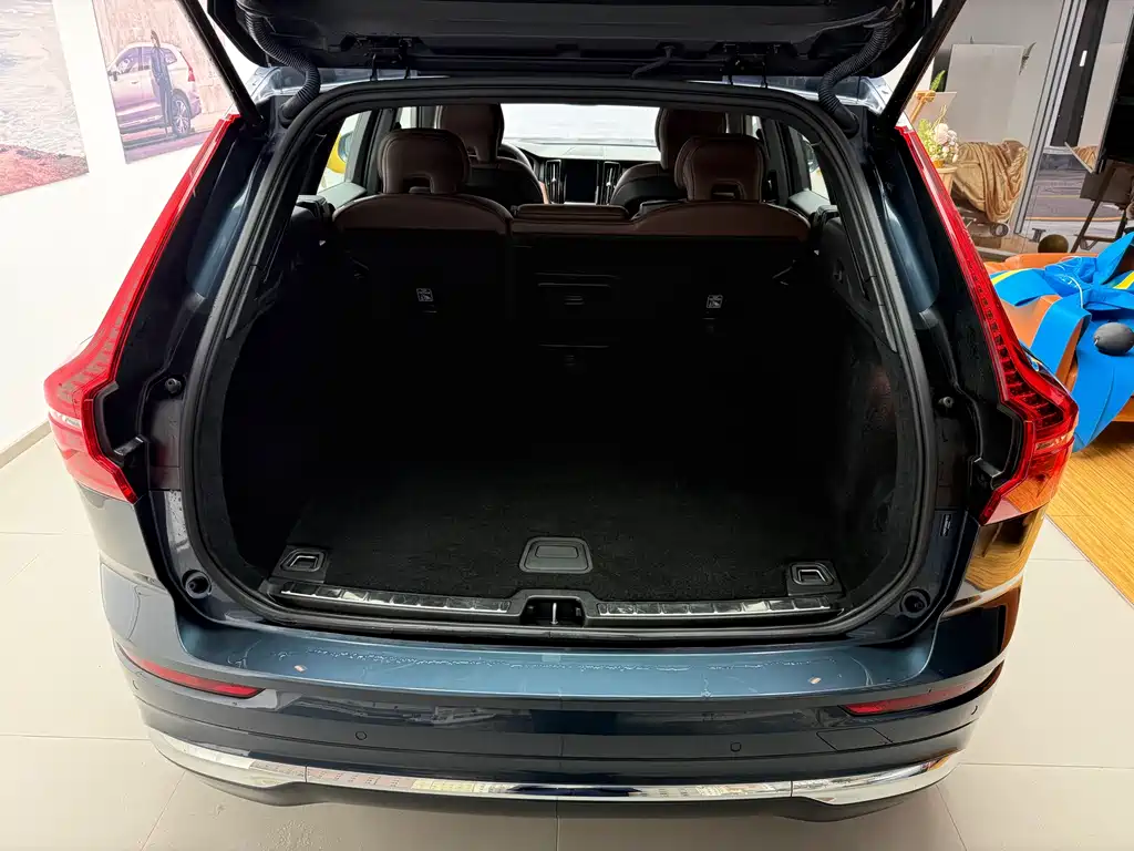 Volvo XC60 2025 — фото 11