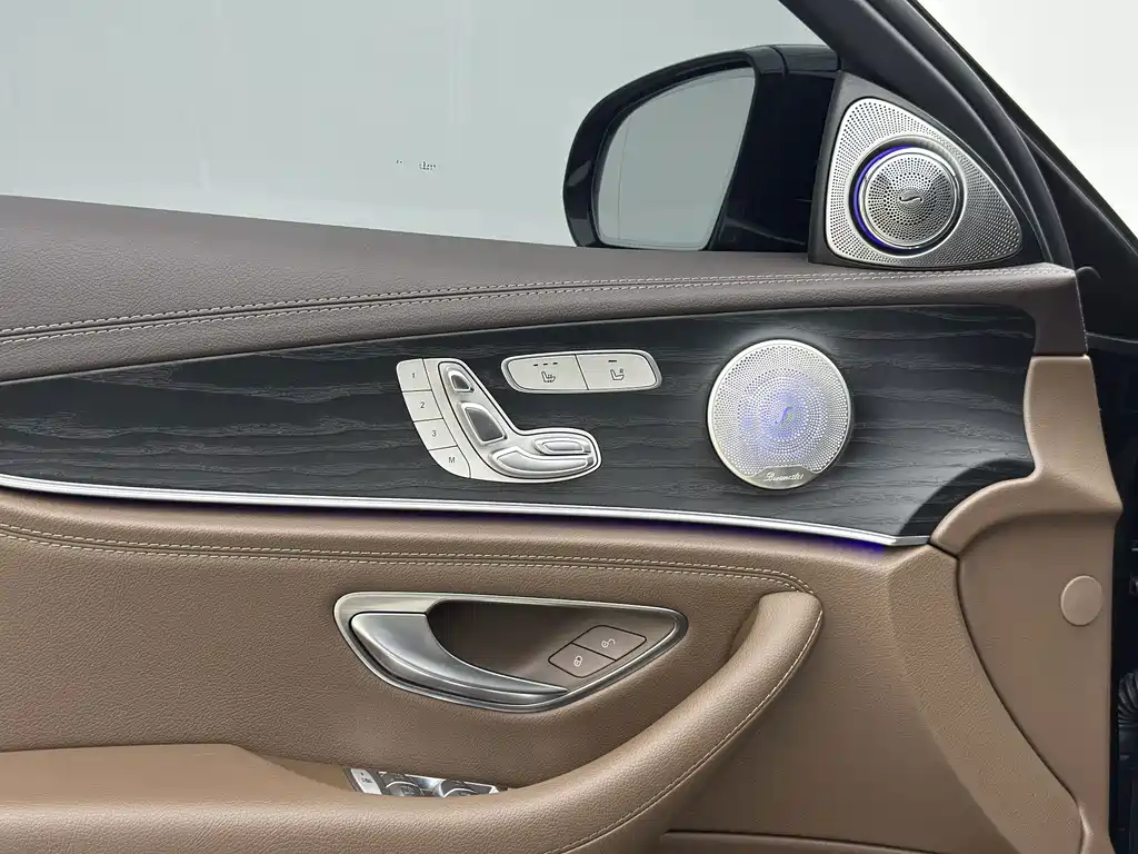 Mercedes-Benz E-Class 2023 — фото 7