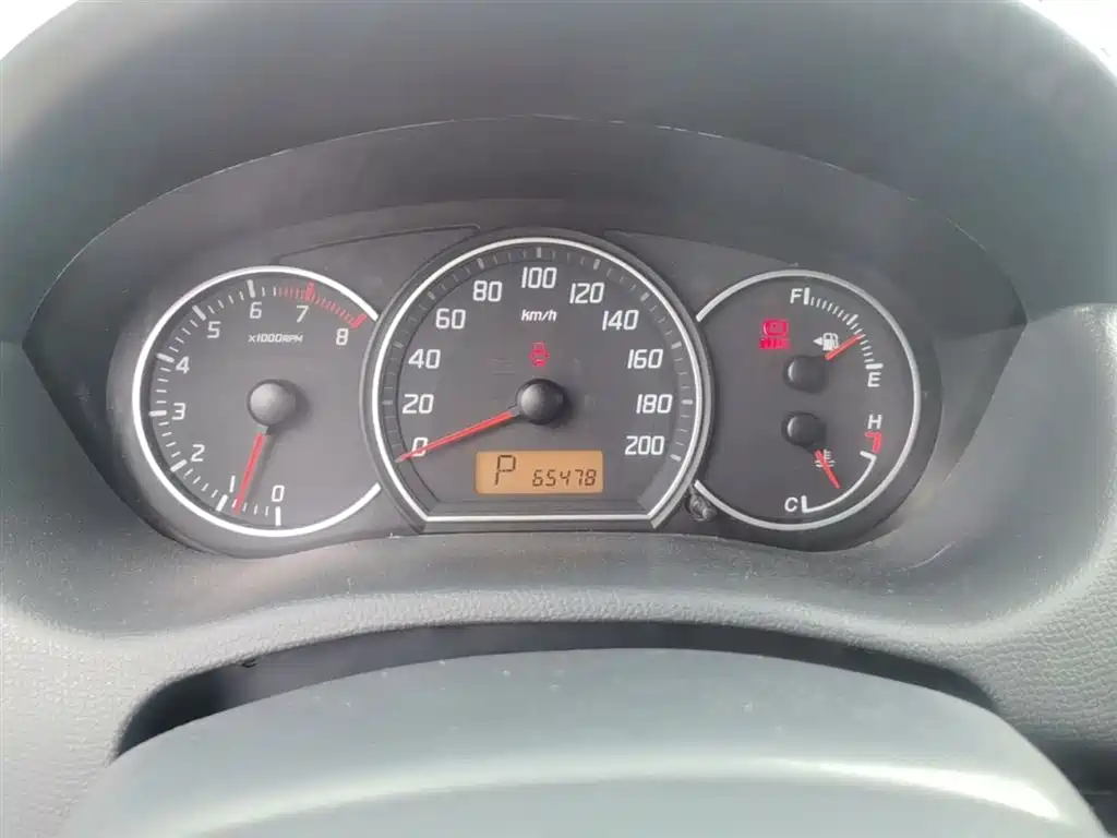 Suzuki Swift 2015 — фото 12