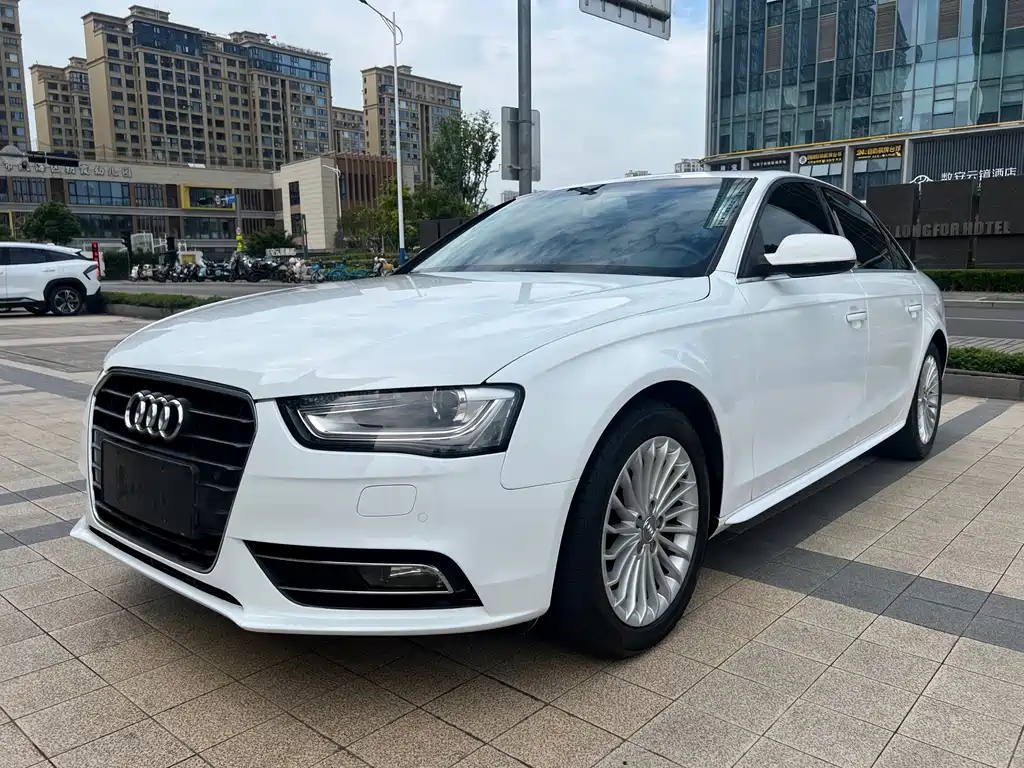 Audi A4L 2013 — фото 1