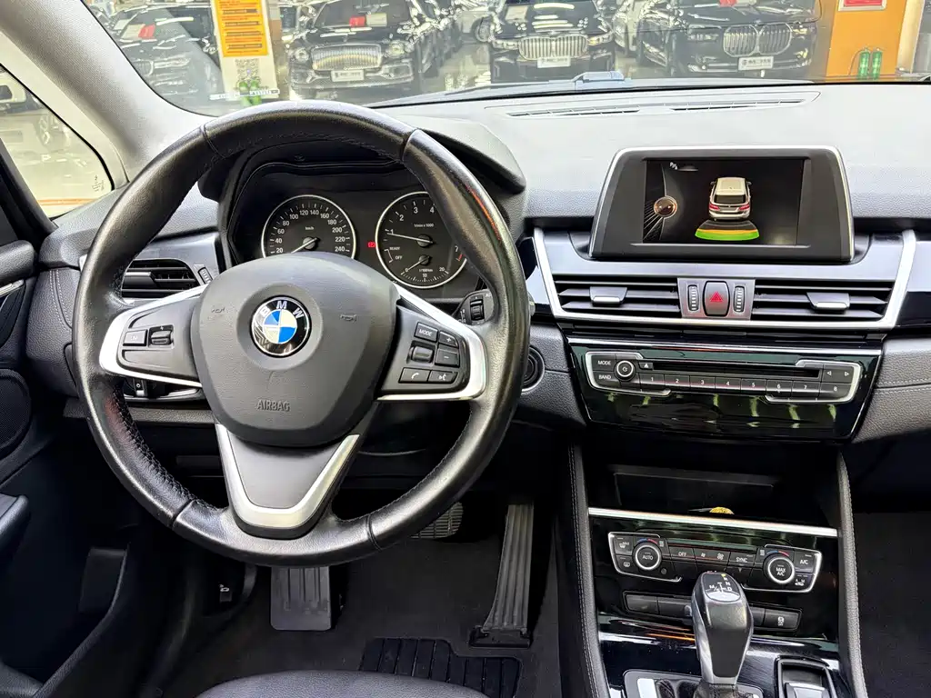 BMW 2 Series Station Wagon 2017 — фото 6