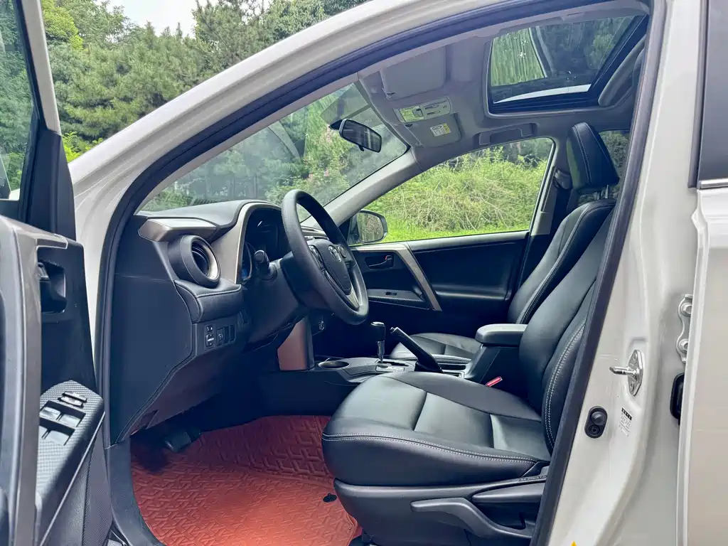 Toyota RAV4 2015 — фото 4