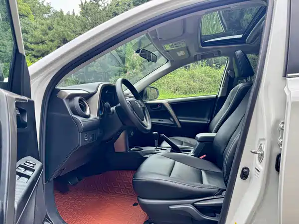 Toyota RAV4 2015