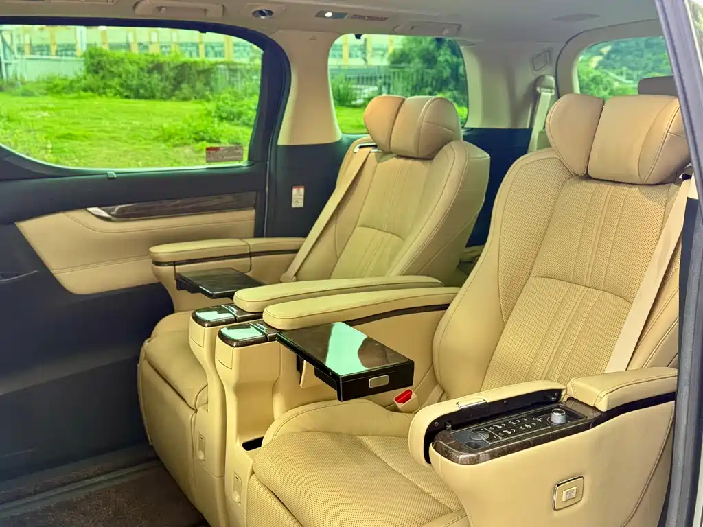 Toyota Alphard 2021 — фото 23