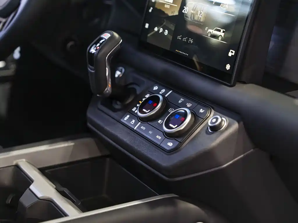 Land Rover Defender 2025 — фото 22