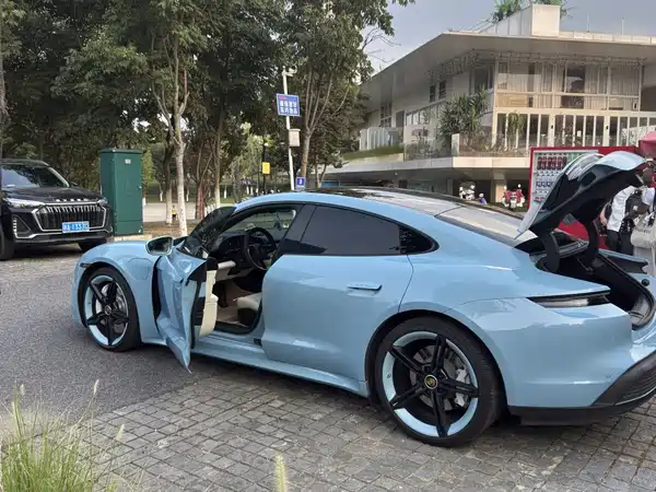 Porsche Taycan 2024