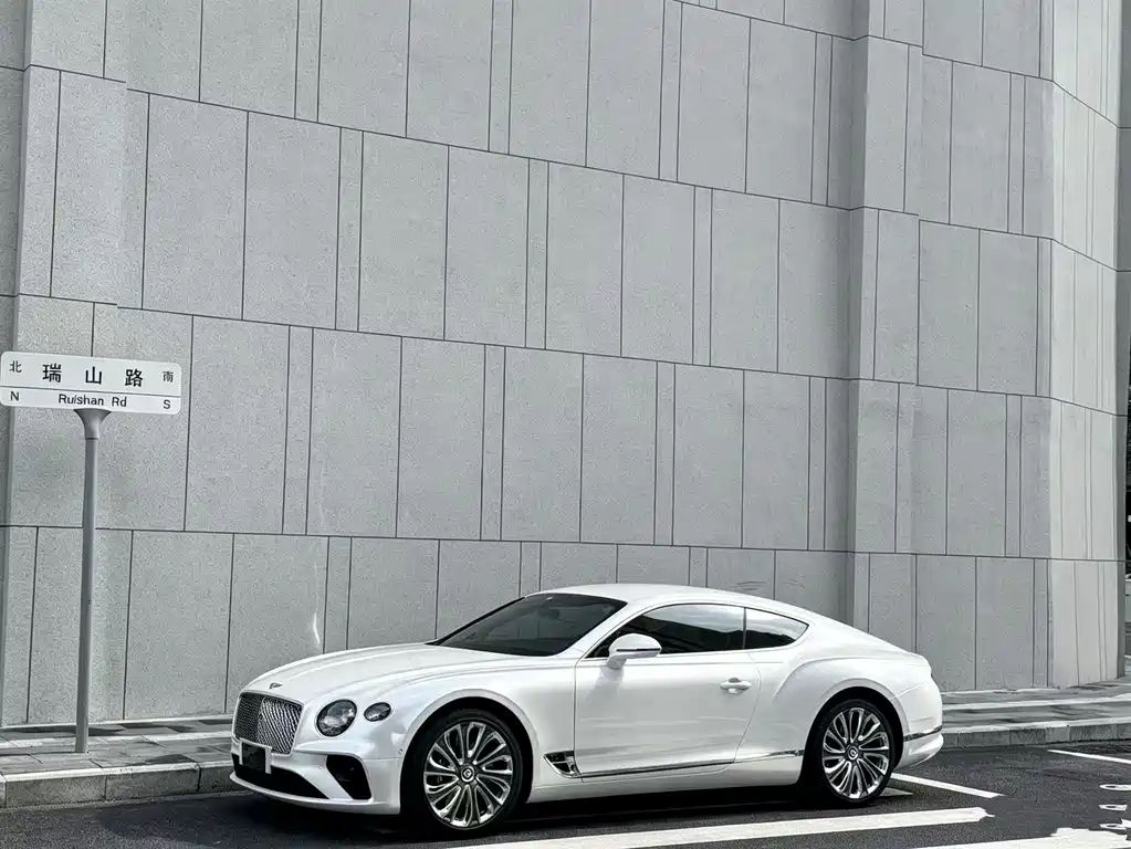 Bentley Continental 2020 — фото 10