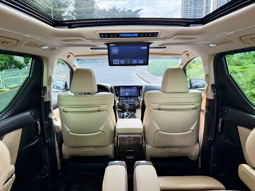 Toyota Alphard 2021 — фото 20