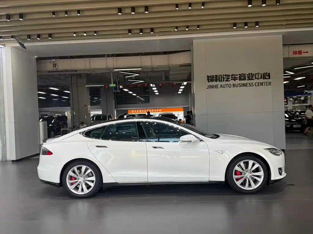 Tesla Model S 2014 — фото 10