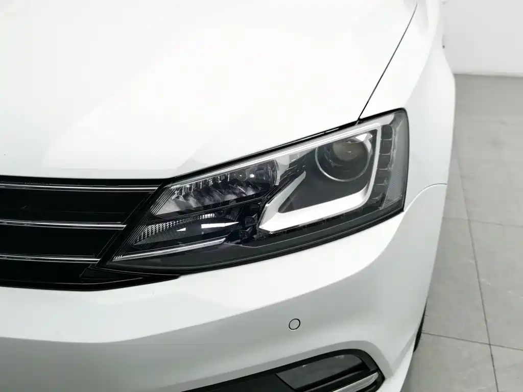 Volkswagen Sagitar 2018