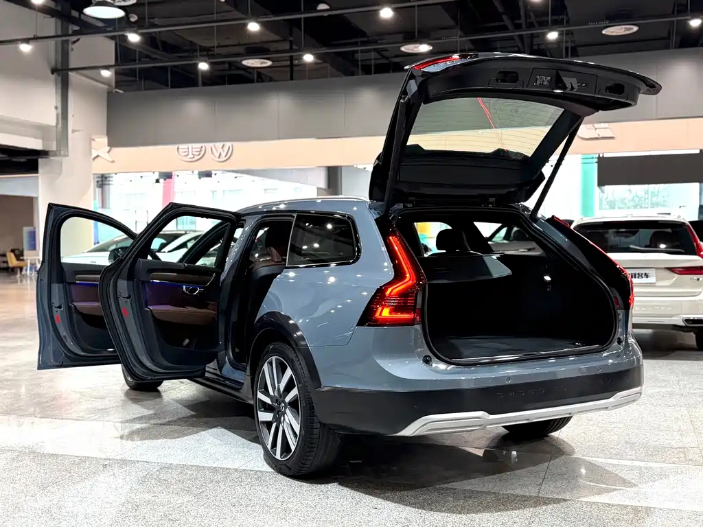 Volvo V90 2022 — фото 11