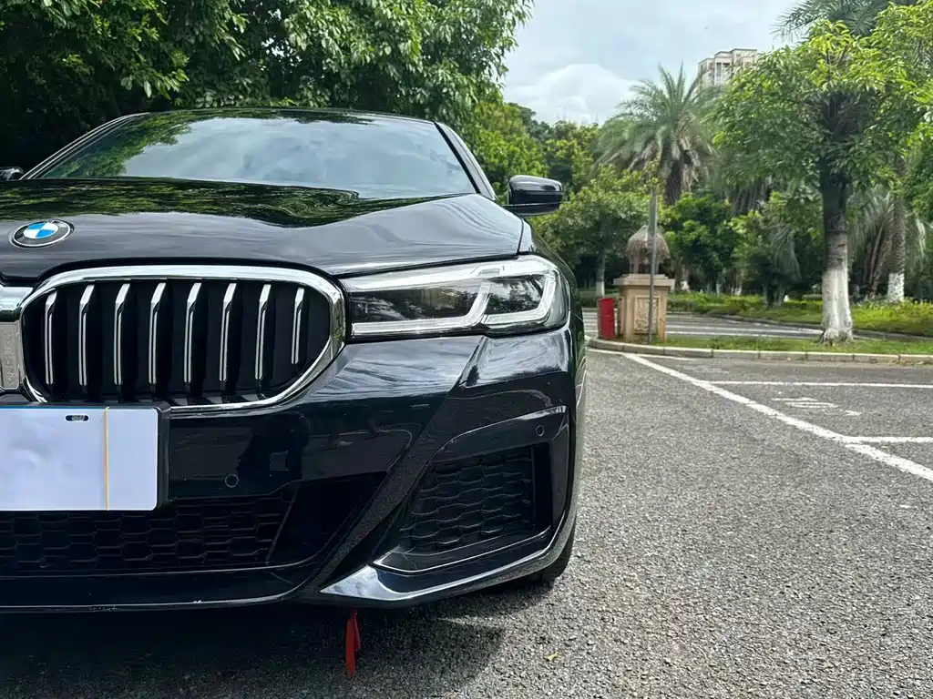 BMW 5 Series 2023 — фото 10