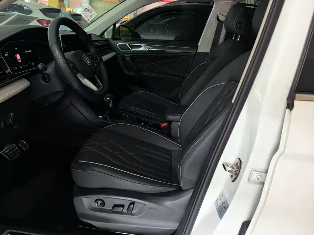 Volkswagen Tiguan L 2023 — фото 15