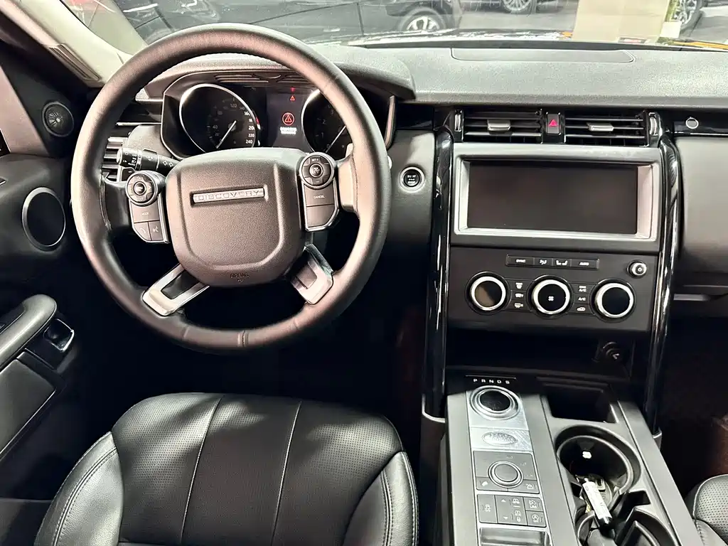 Land Rover Discovery 2018 — фото 7